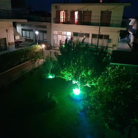 Magdalinos Apartments Néa Szkióni Kültér fotó