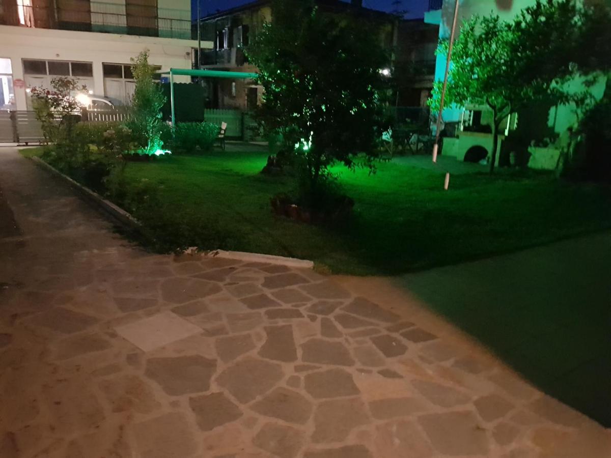 Magdalinos Apartments Néa Szkióni Kültér fotó